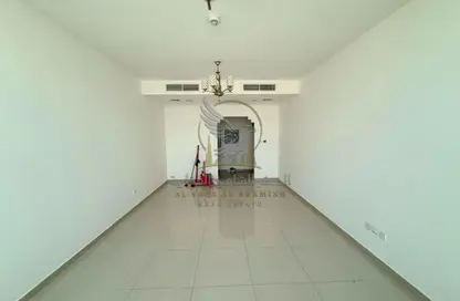 Apartment - 2 Bedrooms - 3 Bathrooms for rent in Al Khan Corniche - Al Khan - Sharjah