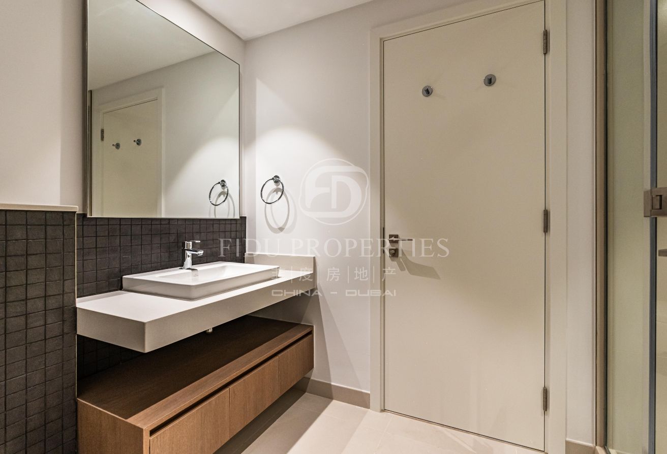 Corner Unit | Partial Sea View | High Floor
