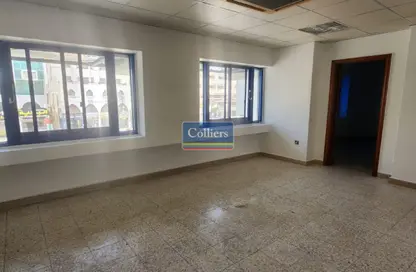 مكتب - 3 غرف نوم - 2 حمامات للايجار في المقاطعة المركزية - العين