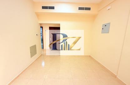 Apartment - 1 - 1 for rent in Fire Station Road - Muwaileh - Sharjah Apartment - 1 - 1 for rent in Fire Station Road - Muwaileh - Sharjah
