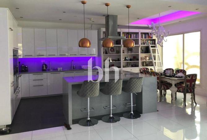 Unique Duplex | Upgraded | Partial Sea View — photo 3
