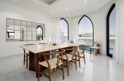 Villa - 4 - 5 for rent in Garden Homes Frond M - Garden Homes - Palm Jumeirah - Dubai