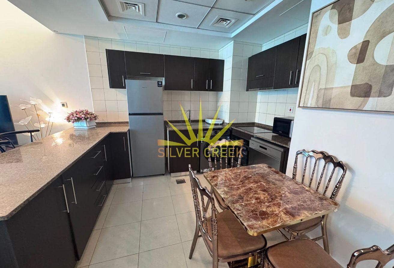 Furnished 1br | 1.5 bath | Mid floor | Pool View photo 4
