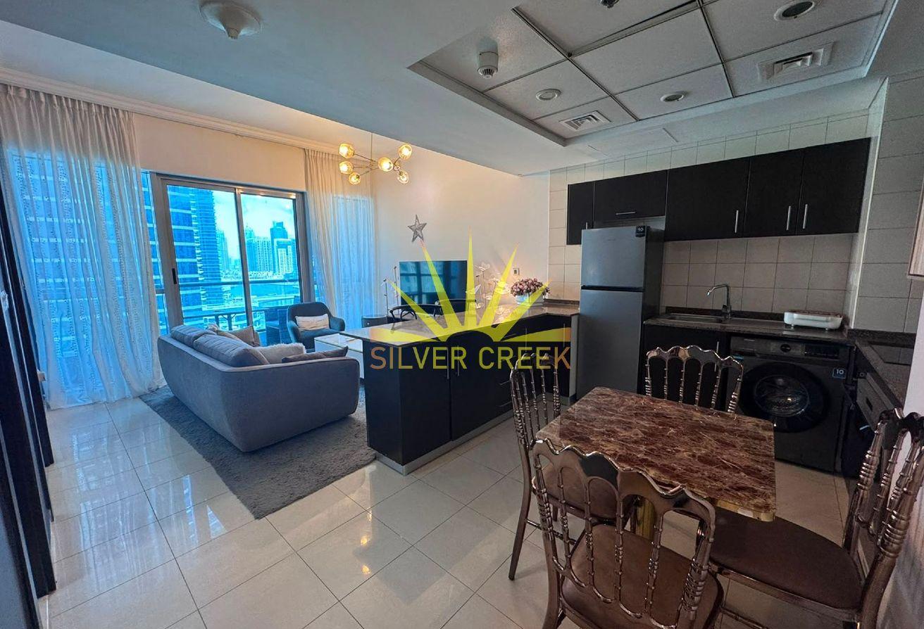 Furnished 1br | 1.5 bath | Mid floor | Pool View photo 5