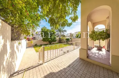 فيلا - 2 غرف نوم - 3 حمامات للايجار في الينابيع 11 - الينابيع - دبي