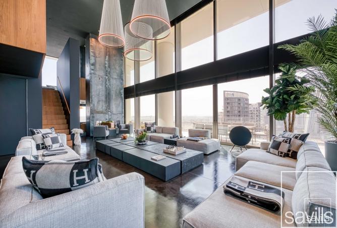 Exclusive/Fully Upgraded/Middle of the Building