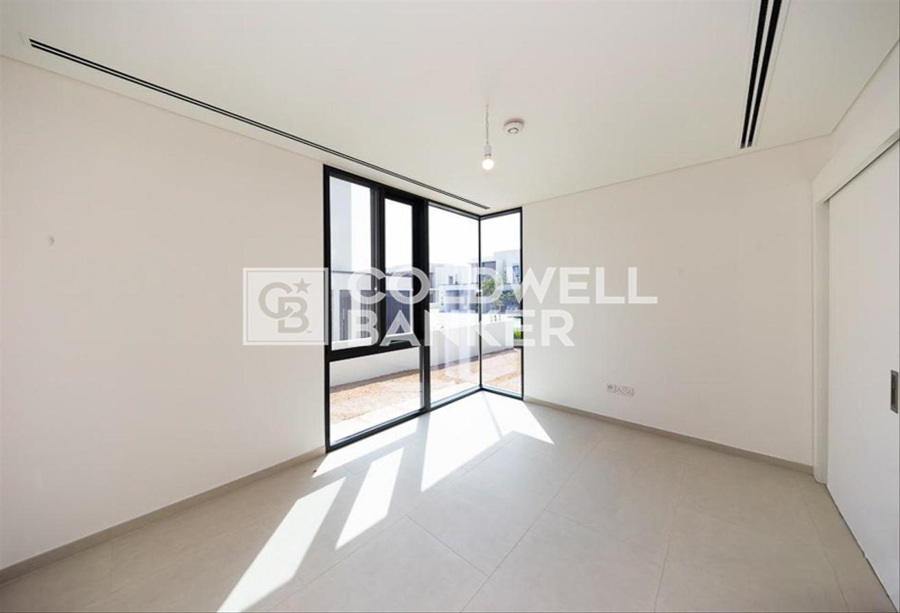 Corner Plot | Single Row | Close to Amenities photo 10