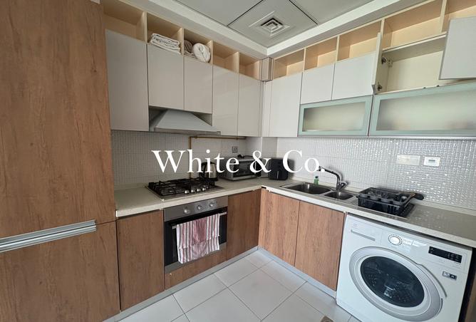 EXCLUSIVE | FULLY FURNISHED | VACANT NOW photo 2