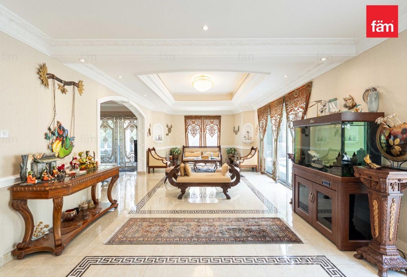 Luxury Villa | Perfect Location | Fully Upgraded photo 4