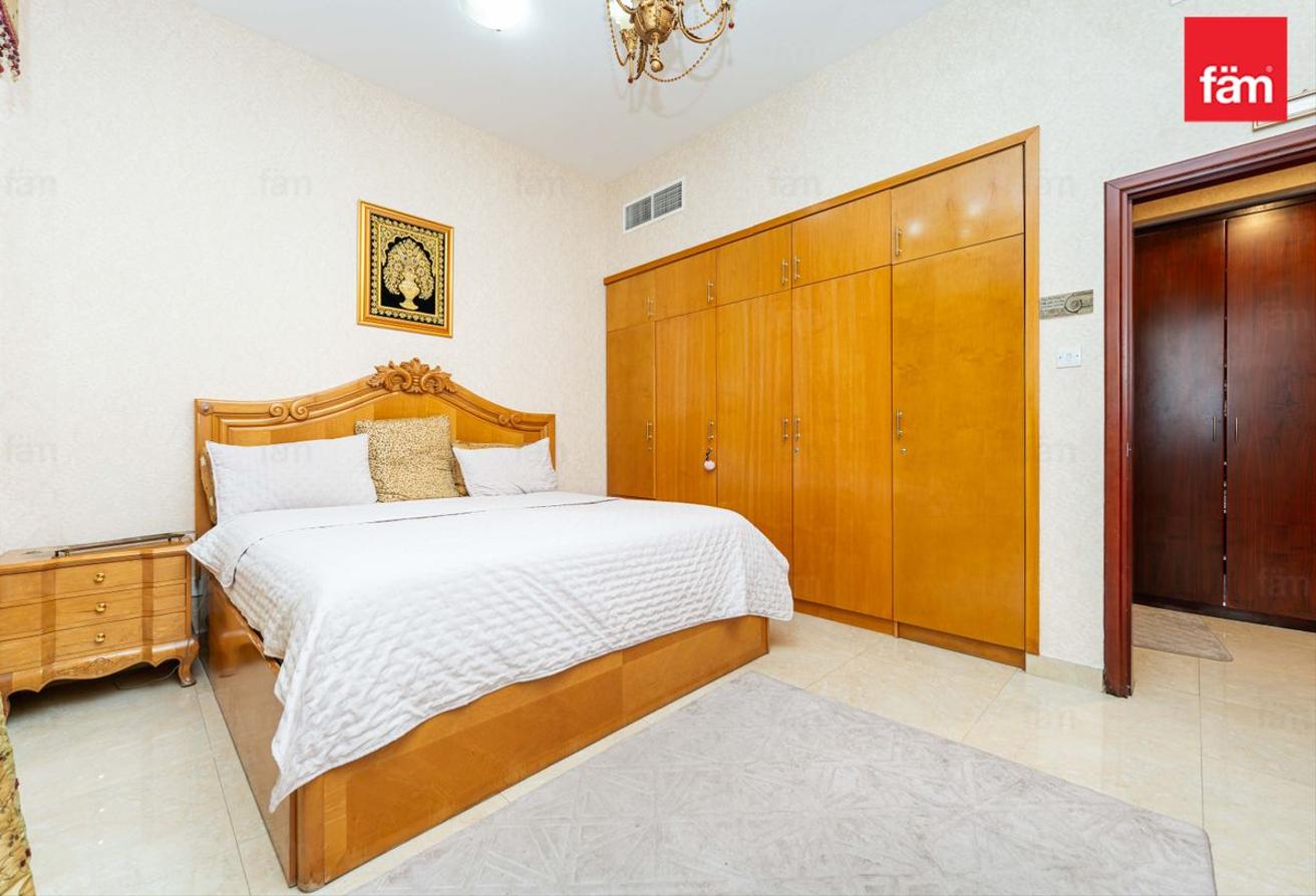 Luxury Villa | Perfect Location | Fully Upgraded photo 11