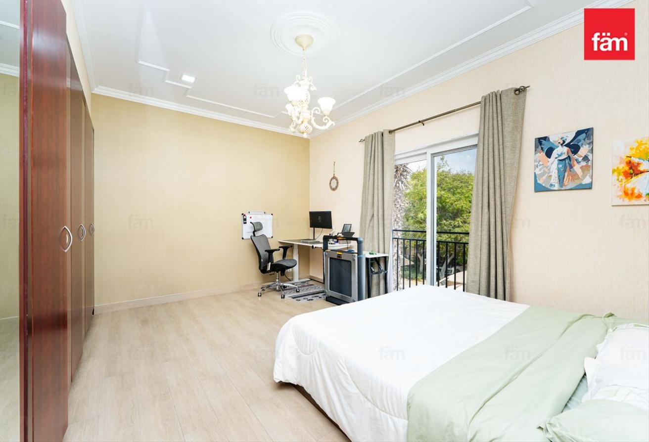 Luxury Villa | Perfect Location | Fully Upgraded photo 10
