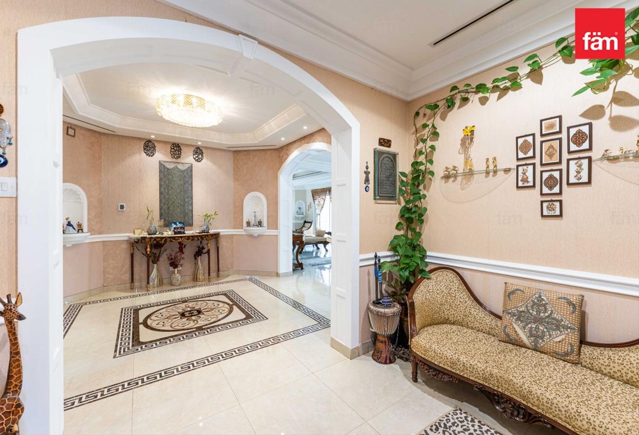 Luxury Villa | Perfect Location | Fully Upgraded photo 5