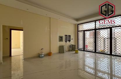 Villa - 5 Bedrooms - 6 Bathrooms for rent in Al Aweer 1 - Al Aweer - Dubai