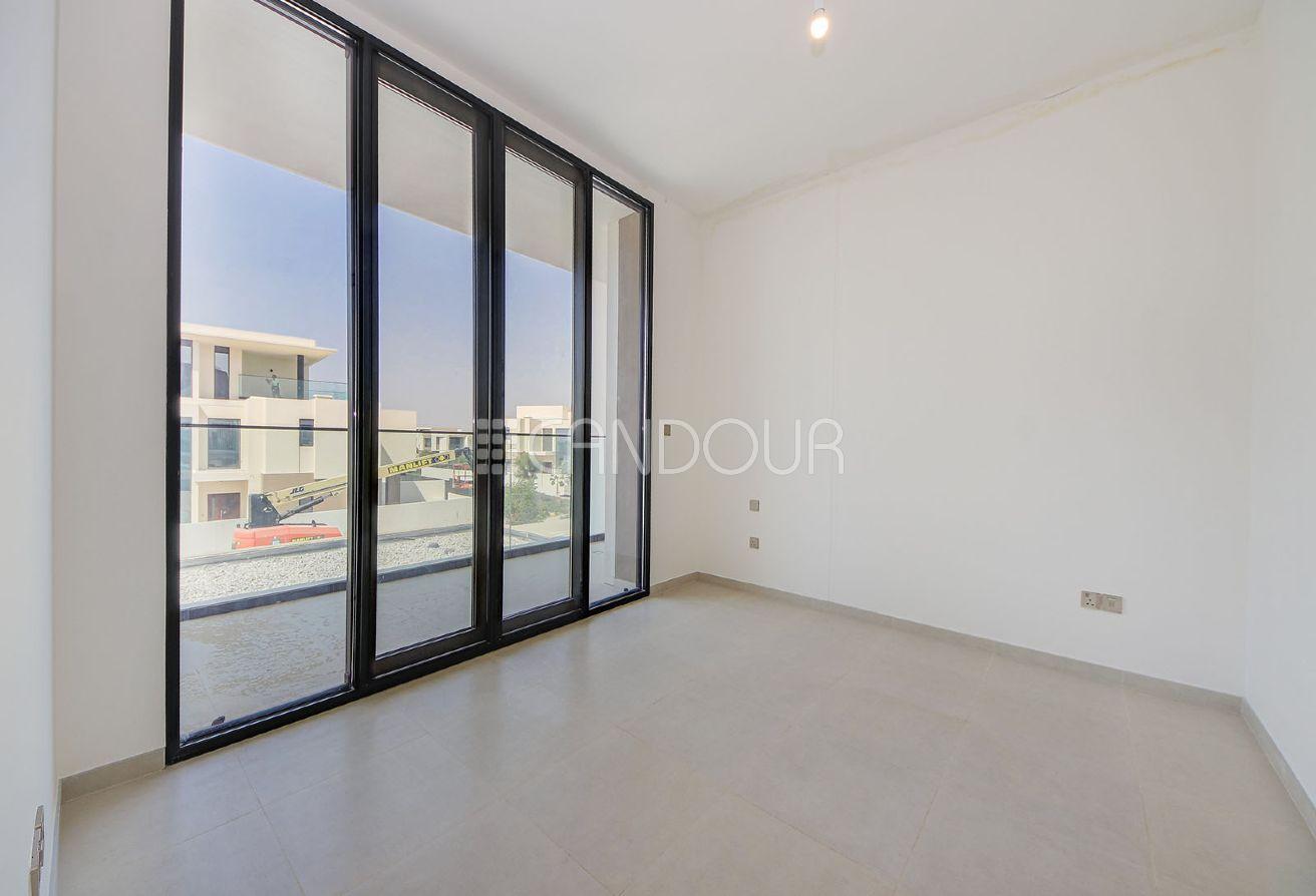 Corner Unit |5BR Villa | Next to Park | G+2 photo 12