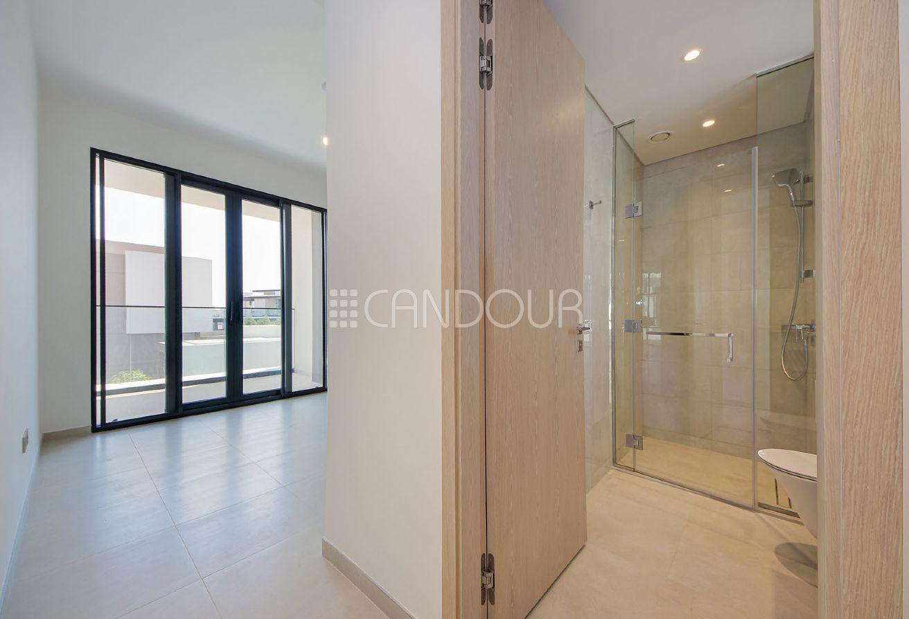 Corner Unit |5BR Villa | Next to Park | G+2 photo 17