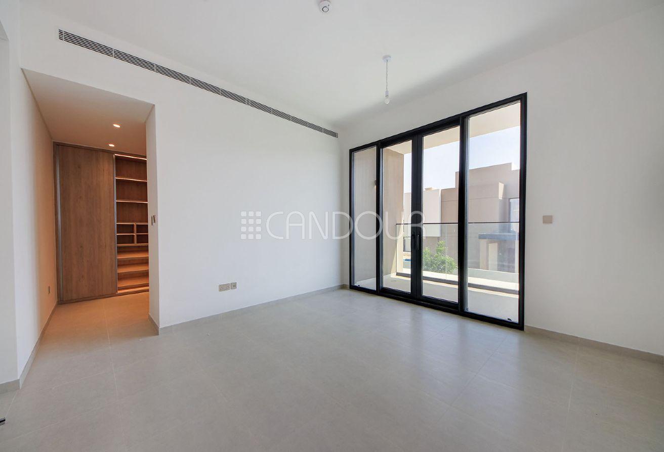 Corner Unit |5BR Villa | Next to Park | G+2 photo 20