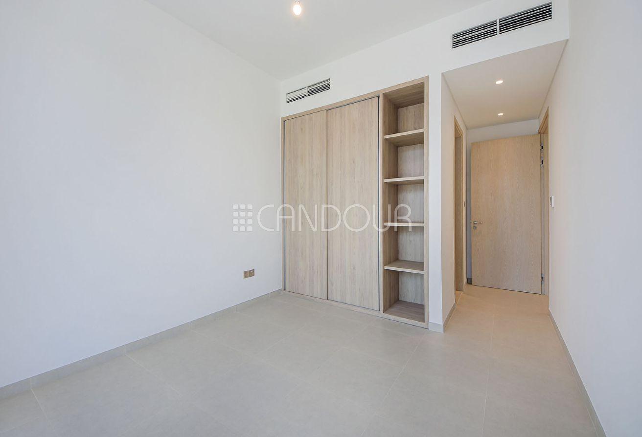 Corner Unit |5BR Villa | Next to Park | G+2 photo 18