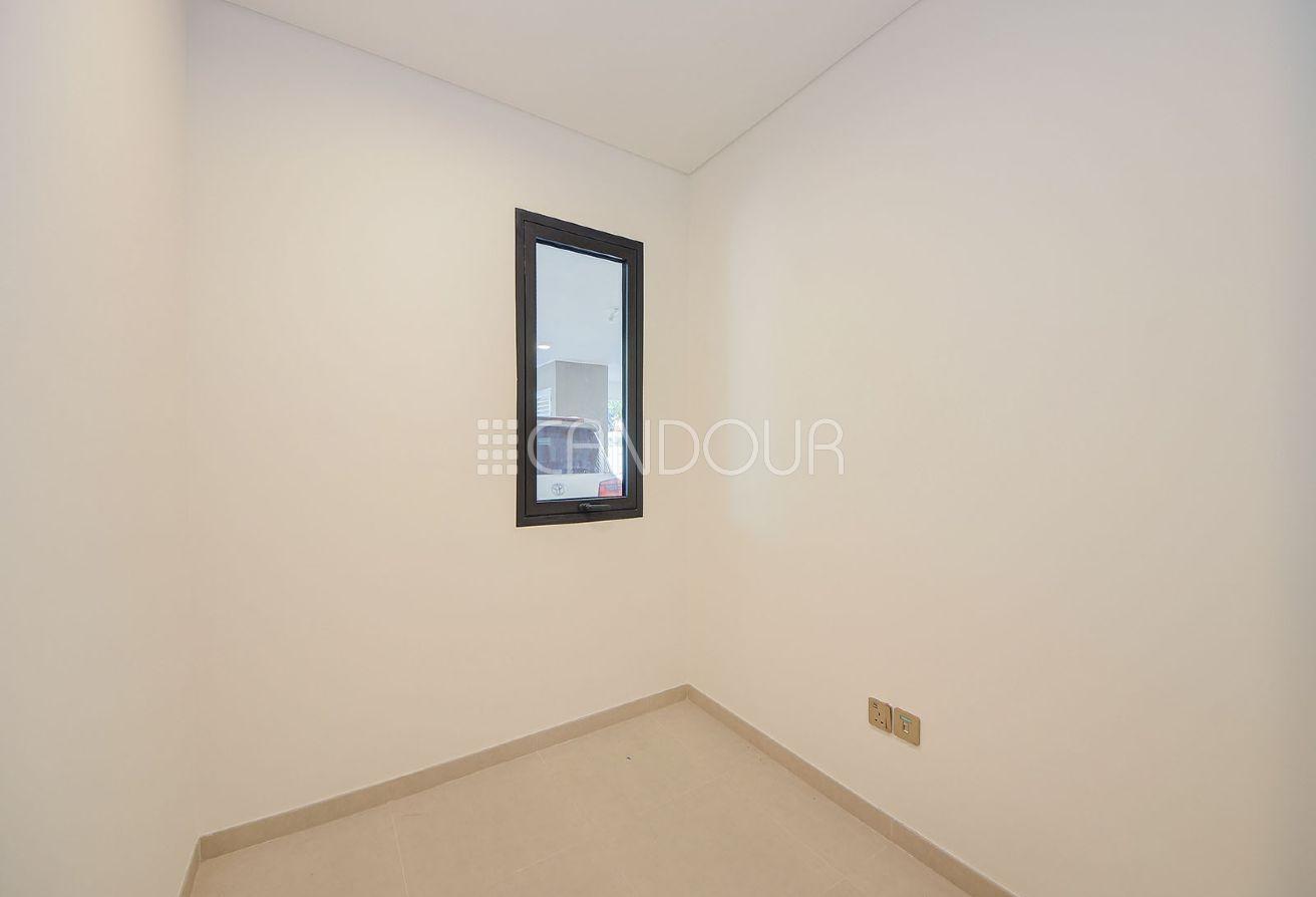 Corner Unit |5BR Villa | Next to Park | G+2 photo 9