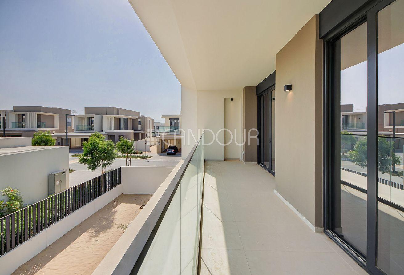 Corner Unit |5BR Villa | Next to Park | G+2 photo 24