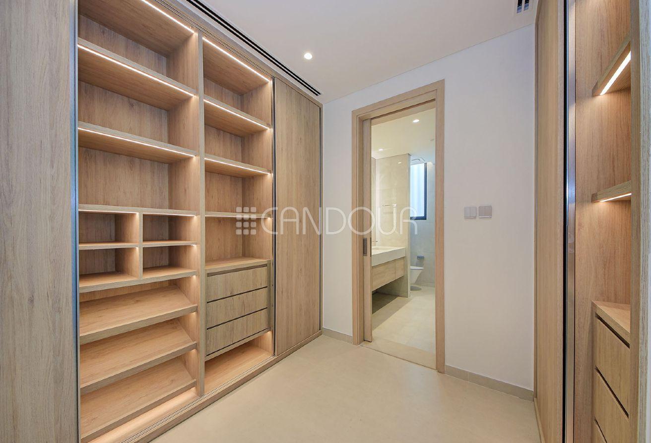 Corner Unit |5BR Villa | Next to Park | G+2 photo 21