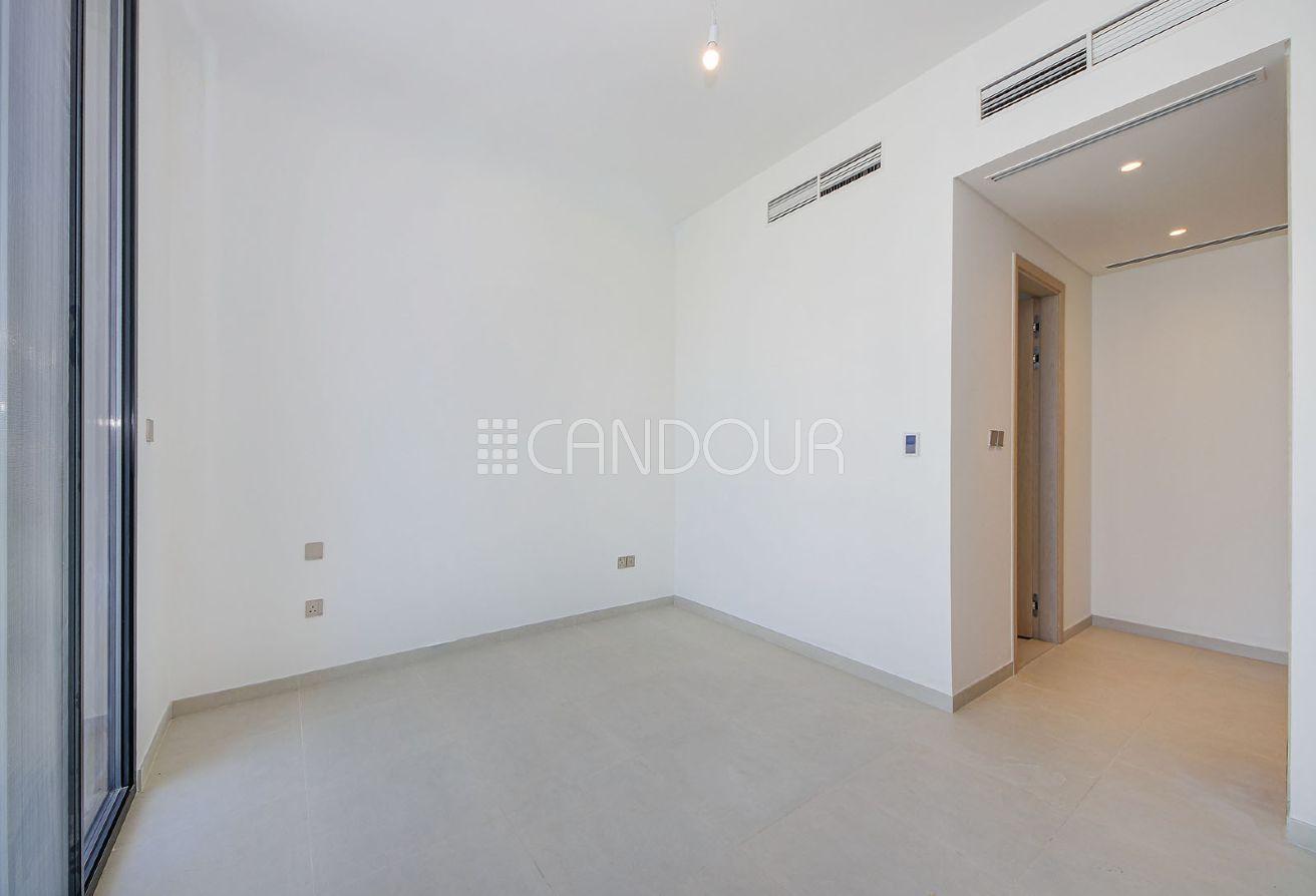 Corner Unit |5BR Villa | Next to Park | G+2 photo 13