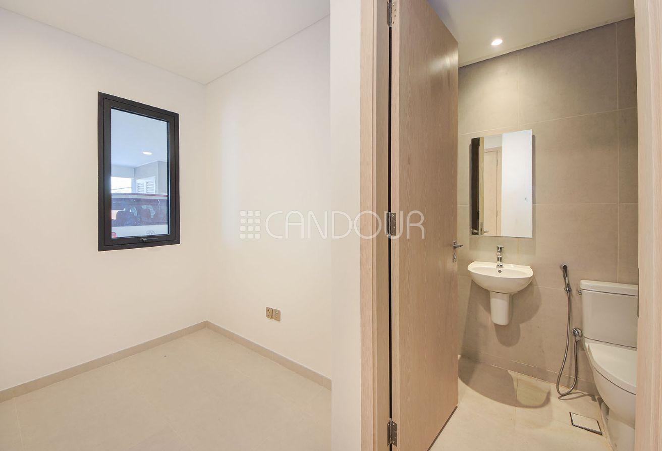 Corner Unit |5BR Villa | Next to Park | G+2 photo 8