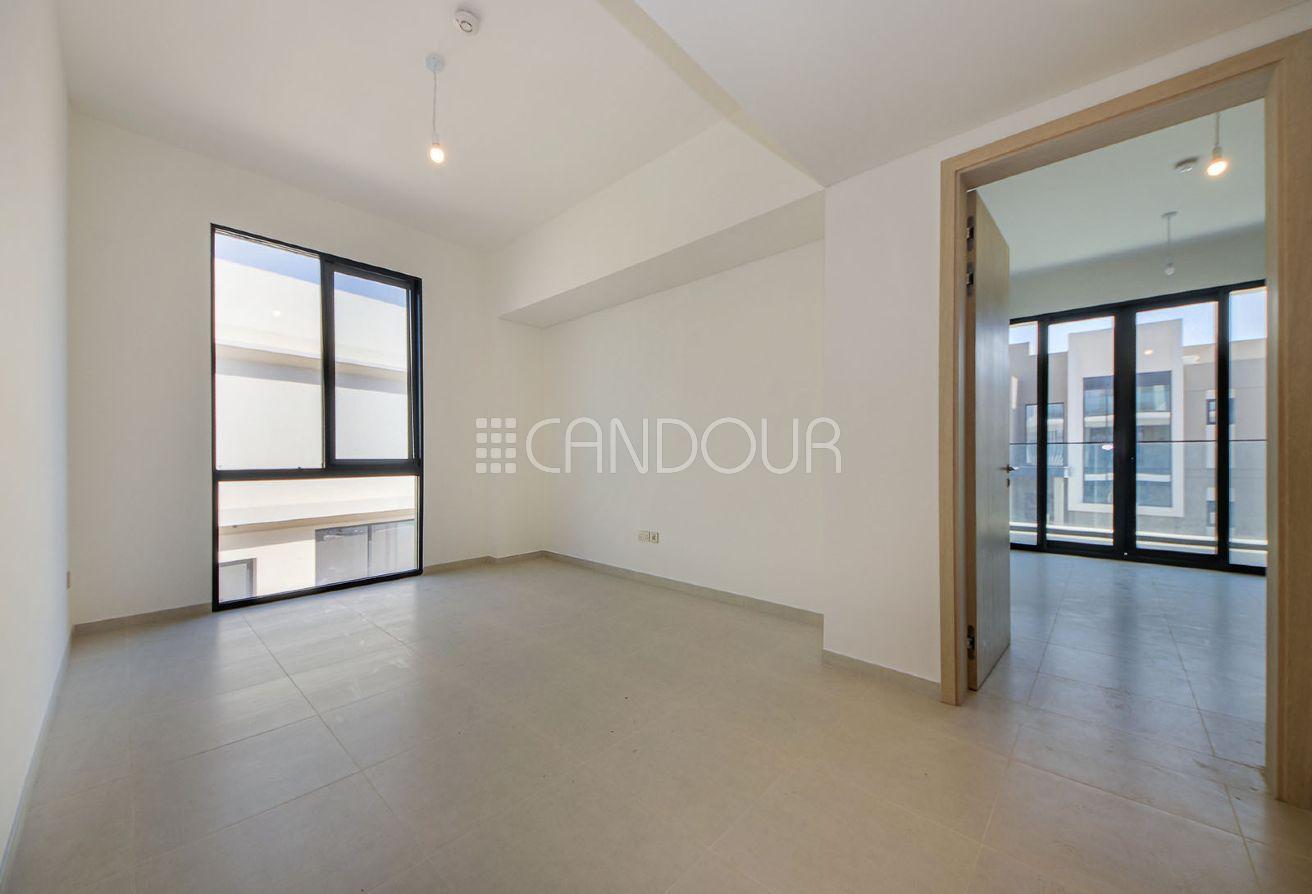 Corner Unit |5BR Villa | Next to Park | G+2 photo 15