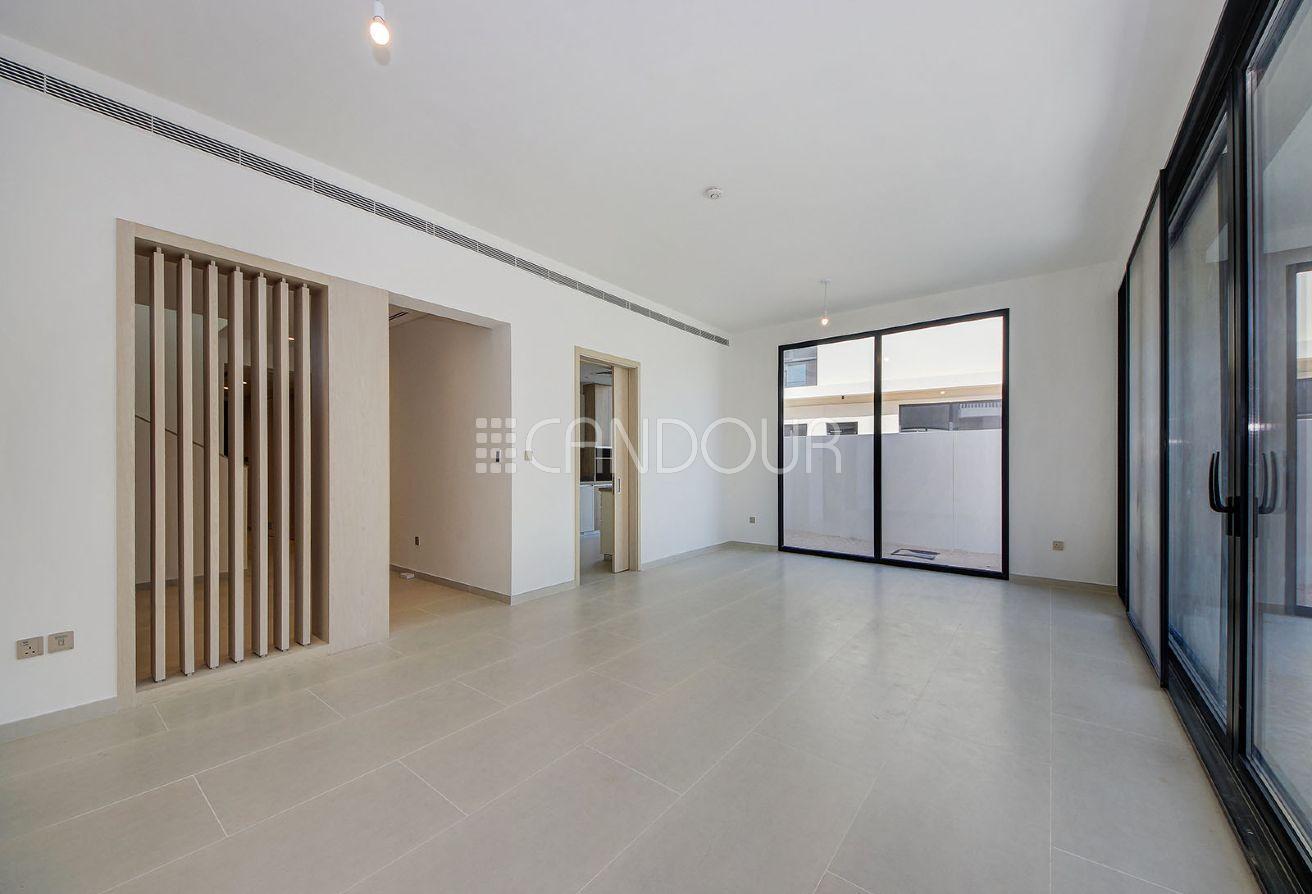 Corner Unit |5BR Villa | Next to Park | G+2 photo 5