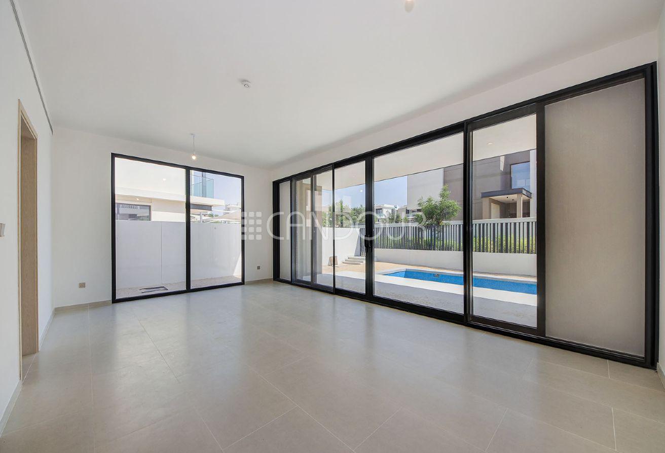 Corner Unit |5BR Villa | Next to Park | G+2 photo 4