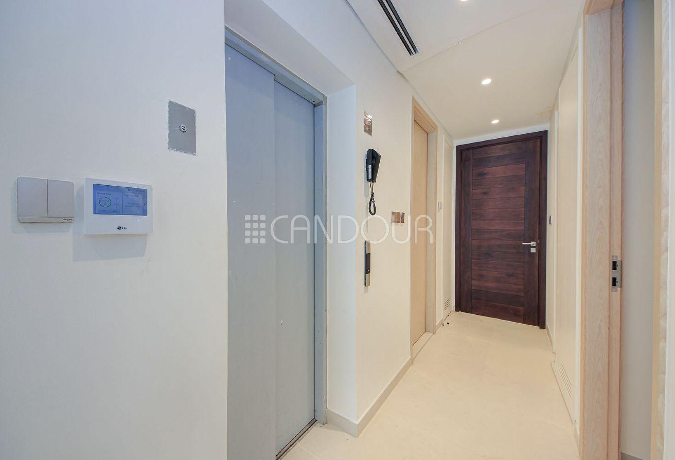 Corner Unit |5BR Villa | Next to Park | G+2 photo 7