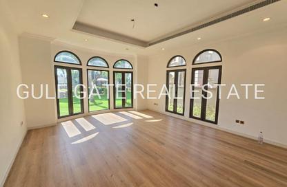 Villa - 4 - 5 for rent in Canal Cove Frond F - Canal Cove Villas - Palm Jumeirah - Dubai