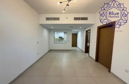 شقة - غرفة نوم - 2 حمامات للايجار في النصر سكوير بلوك  آ - ميدان النصر - عود ميثاء - بر دبي - دبي