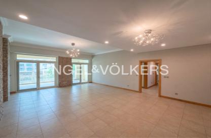 Apartment - 2 Bedrooms - 2 Bathrooms for sale in Al Anbara - Shoreline Apartments - Palm Jumeirah - Dubai