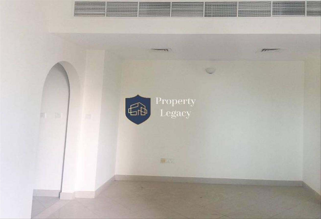 Elegant Layout | Prime Location | Vacant Now photo 2