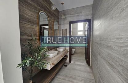 Villa - 5 - 6 for sale in Hoshi - Al Badie - Sharjah