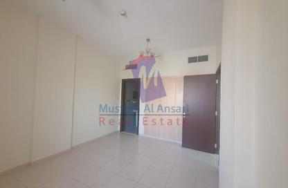 شقة - غرفة نوم - 2 حمامات للايجار في اي سي 1 اماراتي 18 - طراز إماراتي - المدينة العالمية - دبي
