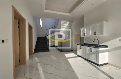 Villa - 6 Bedrooms - 7 Bathrooms for rent in Jumeirah 1 Villas - Jumeirah 1 - Jumeirah - Dubai