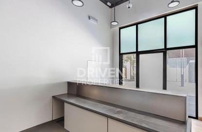 Retail - Studio for rent in Osha 1 - Corniche Deira - Deira - Dubai