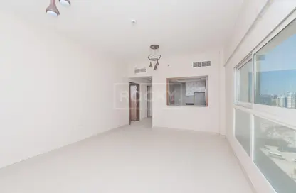 شقة - غرفة نوم - 2 حمامات للايجار في آمنا ريزيدينسي - المدينة العالمية المرحلة 2 - 4 الورسان - الورسان - دبي