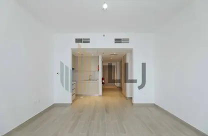 Apartment - 1 Bathroom for rent in Waters Edge - Yas Island - Abu Dhabi Apartment - 1 Bathroom for rent in Waters Edge - Yas Island - Abu Dhabi
