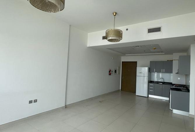 SPACIOUS LAYOUT |SEMI FURNISHED | NEAR METRO