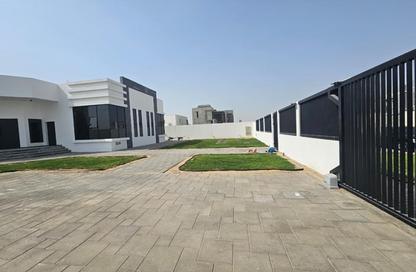 Villa - 5 - 6 for rent in Wadi Alshabak - Dubai