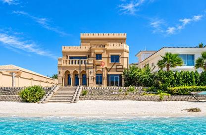 Villa - 5 - 6 for rent in Garden Homes Frond A - Garden Homes - Palm Jumeirah - Dubai