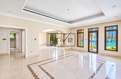 Villa - 5 - 6 for rent in Garden Homes Frond A - Garden Homes - Palm Jumeirah - Dubai