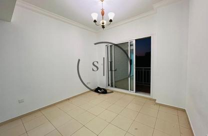 Apartment - 1 - 1 for rent in Mazaya 12 - Queue Point - Liwan - Dubai