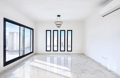 Villa - 4 Bedrooms - 5 Bathrooms for rent in Al Aweer 1 - Al Aweer - Dubai