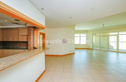 Apartment - 3 Bedrooms - 3 Bathrooms for rent in Al Habool - Shoreline Apartments - Palm Jumeirah - Dubai