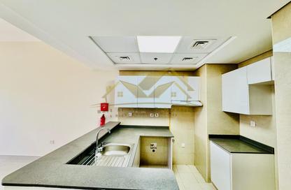 Apartment - 2 - 3 for rent in Infinity Building - Sheikh Zayed Road - Dubai
