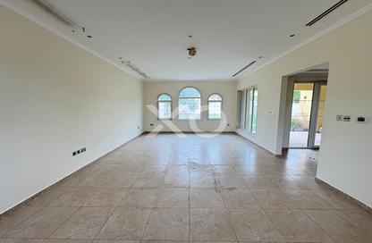 Villa - 3 Bedrooms - 4 Bathrooms for rent in District 5 - Jumeirah Park - Dubai