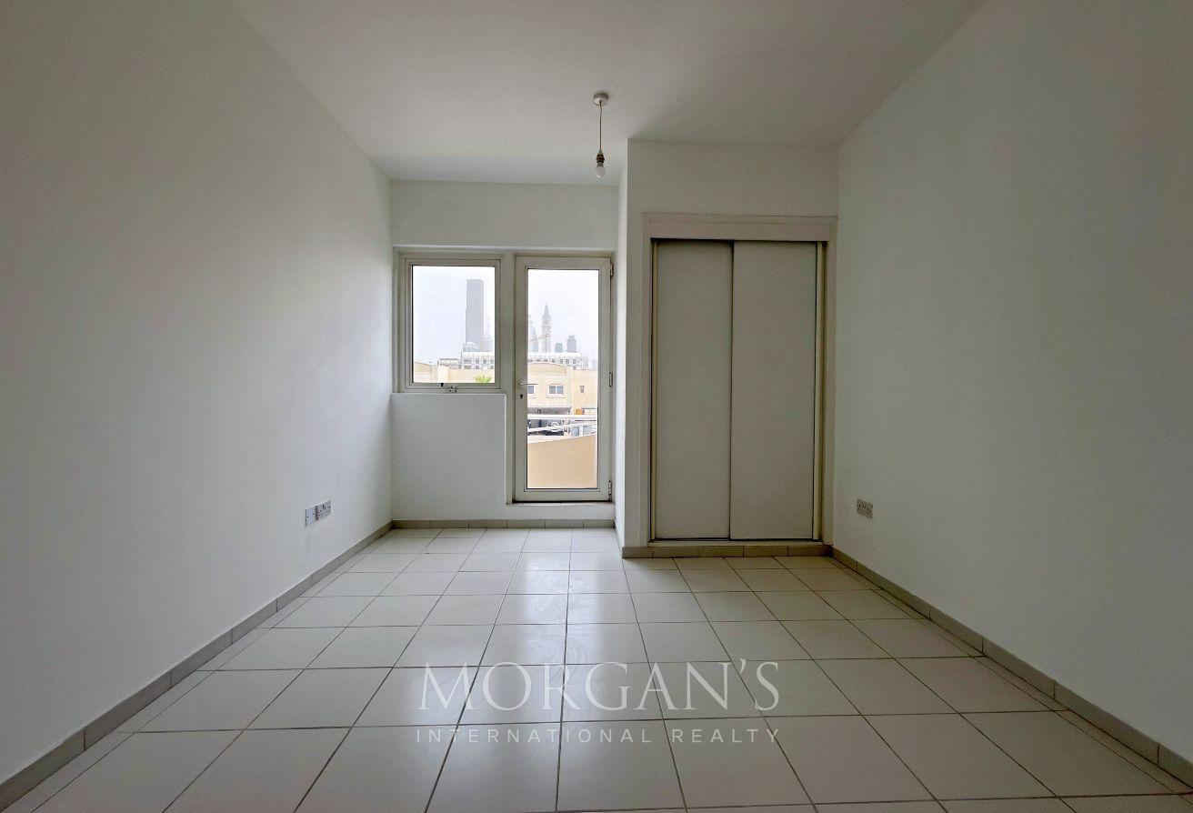 Jumeirah 1 Villa | 4BR + Maid's | Private Yards photo 10